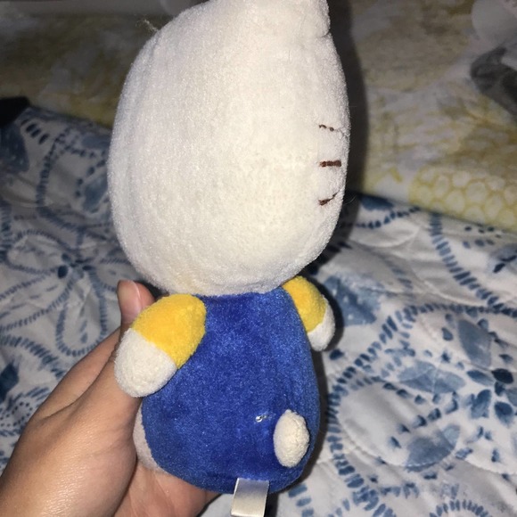 Hello Kitty Plush - Picture 3 of 4